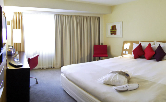 Novotel London West