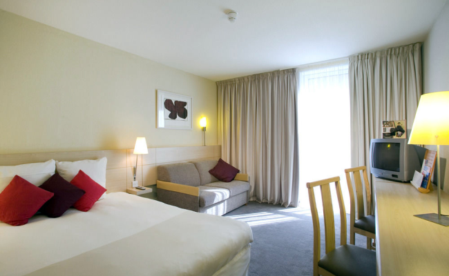 Novotel London West