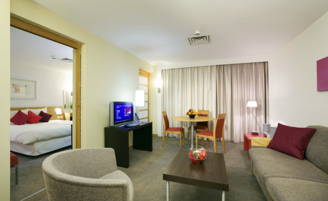 Novotel London West