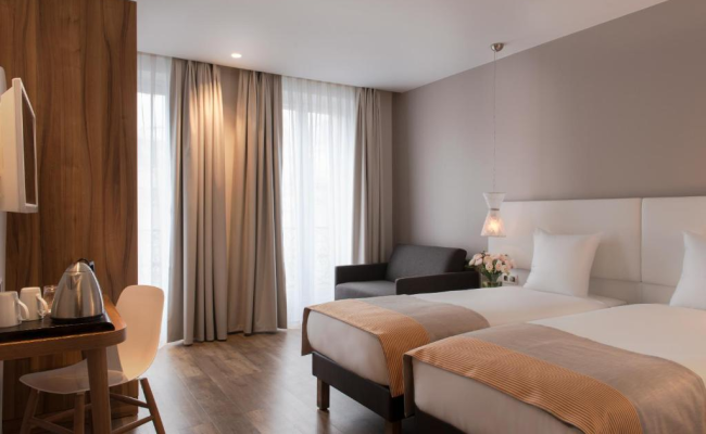 Hotel Magenta 38 by Happyculture