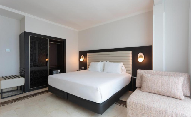 Eurostars Cristal Palace