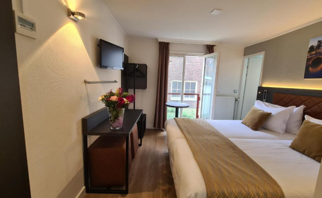 Avenue Hotel