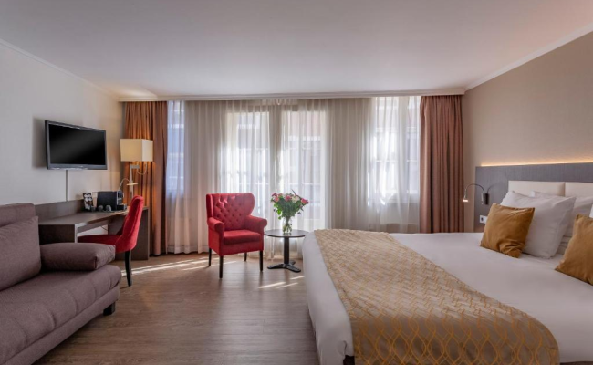 Avenue Hotel