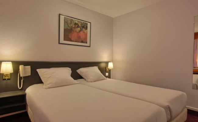 Hotel AT Gare du Nord