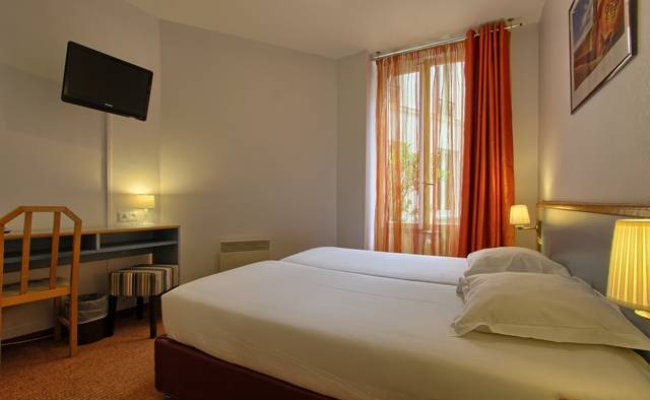 Hotel AT Gare du Nord