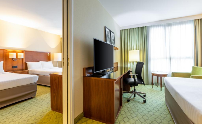 Courtyard by Marriott Paris Saint Denis Hotel