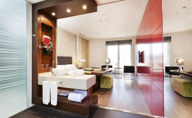 Olivia Plaza Hotel