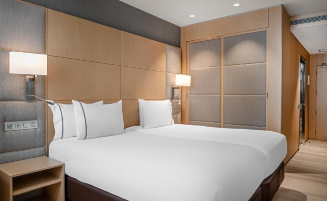 AC Hotel Victoria Suites by Marriott