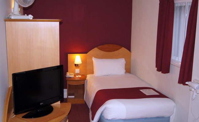 Waterloo Hub Hotel and Suites