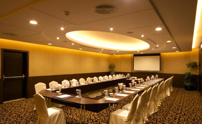 Oasis Court Hotel Apartments