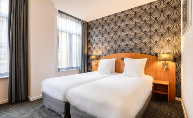 Aris Grand Place Hotel