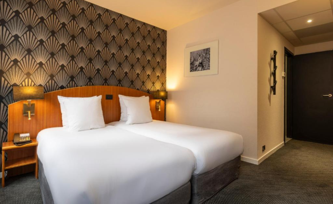 Aris Grand Place Hotel