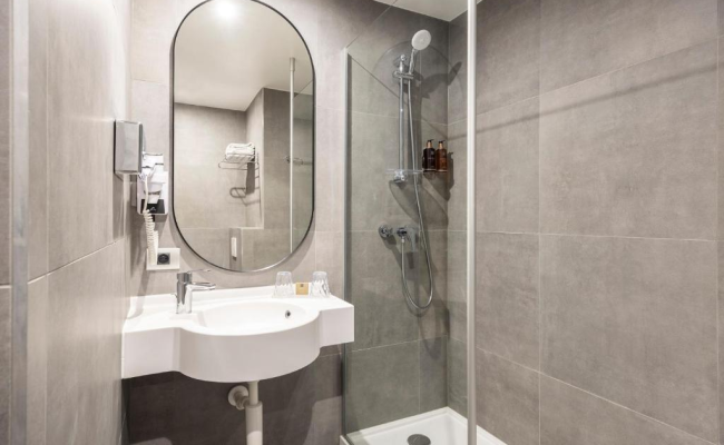 Aris Grand Place Hotel