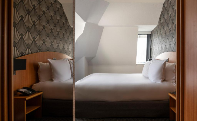 Aris Grand Place Hotel