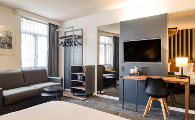 Aris Grand Place Hotel