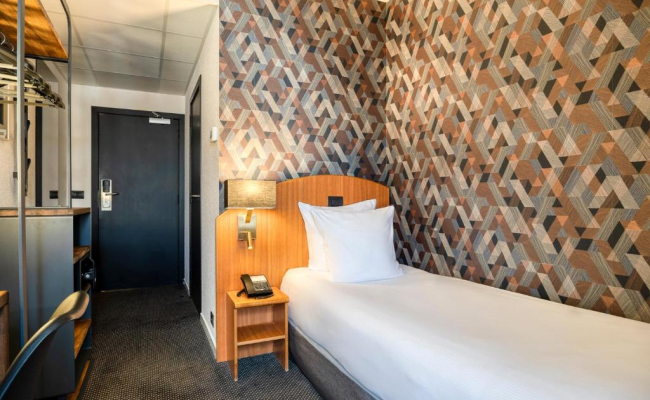 Aris Grand Place Hotel