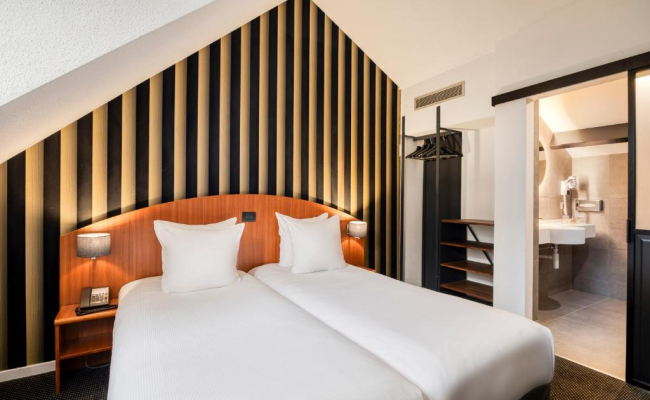 Aris Grand Place Hotel