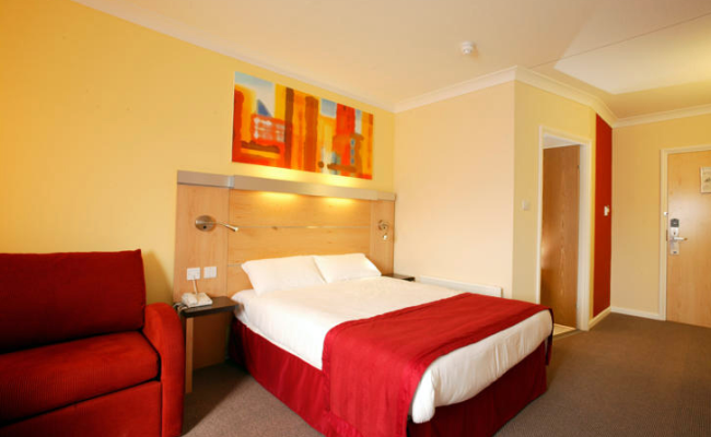 Holiday Inn Express Southampton - M27, J7