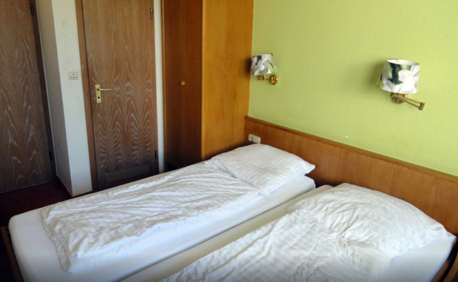 Business & Budget Hotel Tessin