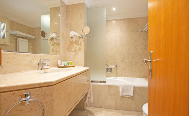 Dubai Marine Beach Resort & Spa