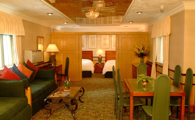 Holiday Villa Hotel