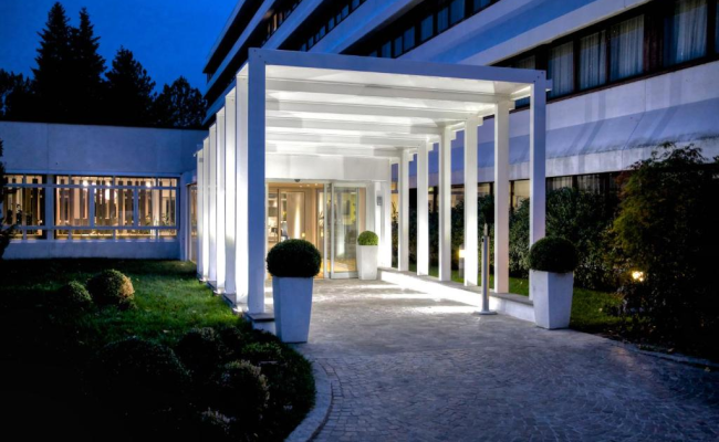 Living Place Hotel