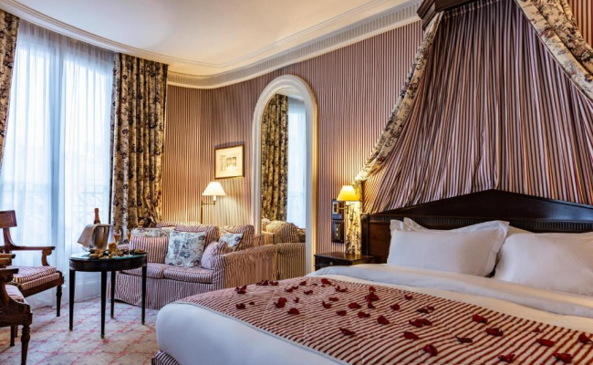 Le Dokhan's Paris Arc de Triomphe, a Tribute Portfolio Hotel