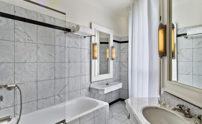 Le Dokhan's Paris Arc de Triomphe, a Tribute Portfolio Hotel