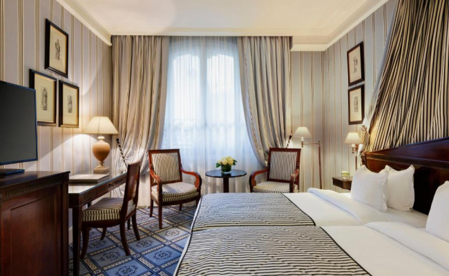 Le Dokhan's Paris Arc de Triomphe, a Tribute Portfolio Hotel