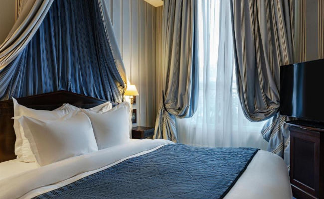 Le Dokhan's Paris Arc de Triomphe, a Tribute Portfolio Hotel