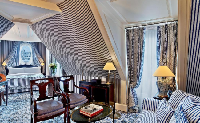 Le Dokhan's Paris Arc de Triomphe, a Tribute Portfolio Hotel