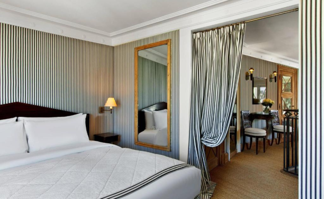 Le Dokhan's Paris Arc de Triomphe, a Tribute Portfolio Hotel