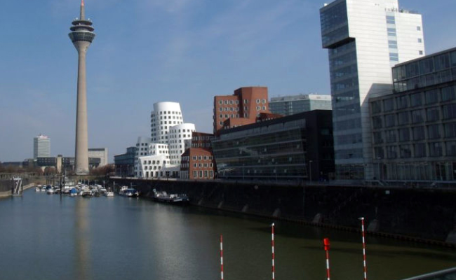 Business meets Dusseldorf Apartments