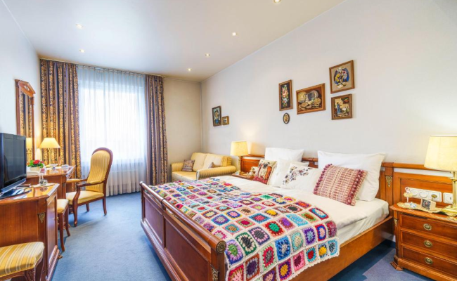 Tante ALMA's Kolner Hotel