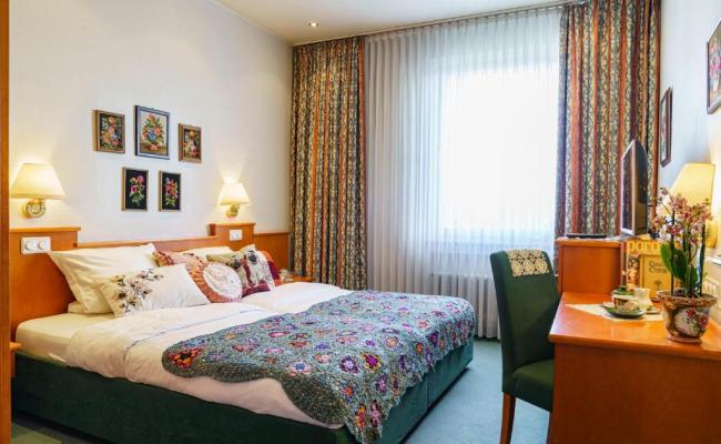 Tante ALMA's Kolner Hotel