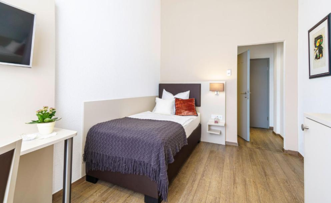 Tante ALMA's Kolner Hotel