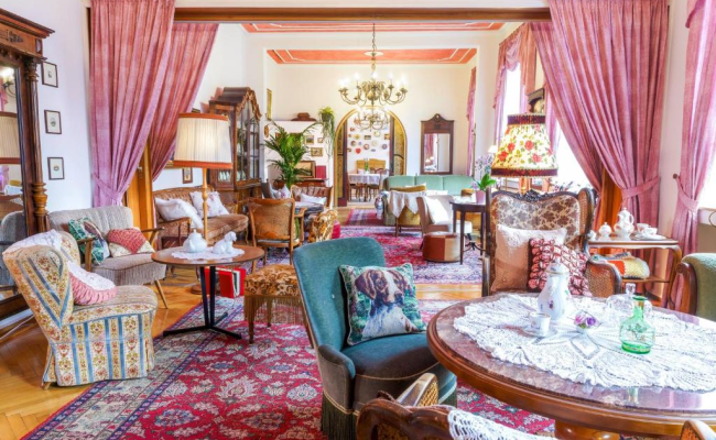Tante ALMA's Kolner Hotel