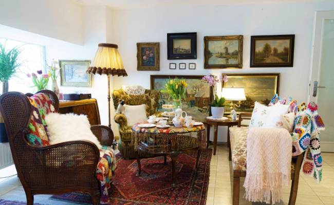 Tante ALMA's Kolner Hotel