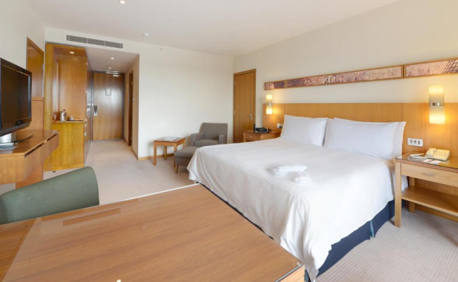 Canary Riverside Plaza Hotel