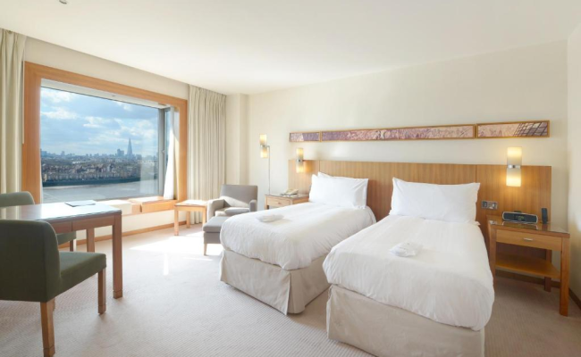 Canary Riverside Plaza Hotel