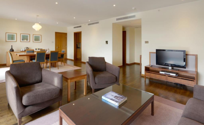Canary Riverside Plaza Hotel