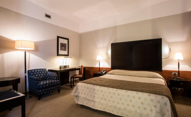 FlyOn Hotel & Conference Center