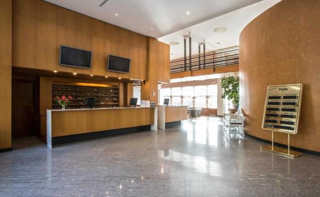 FlyOn Hotel & Conference Center