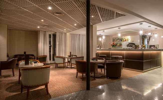FlyOn Hotel & Conference Center