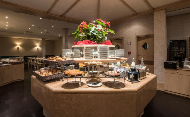 FlyOn Hotel & Conference Center