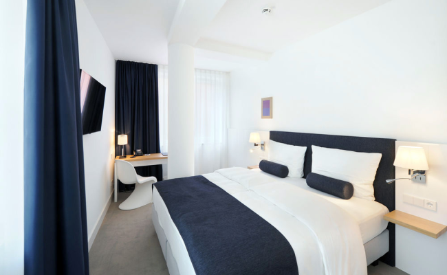 VI VADI HOTEL BAYER 89