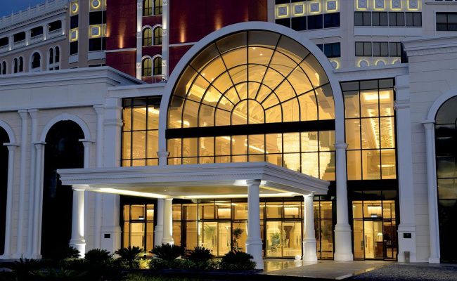 The Ritz-Carlton Abu Dhabi, Grand Canal