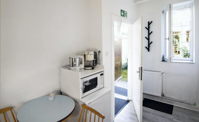 Two Room Apartment in Dusseldorf Kaiserswerther Strasse