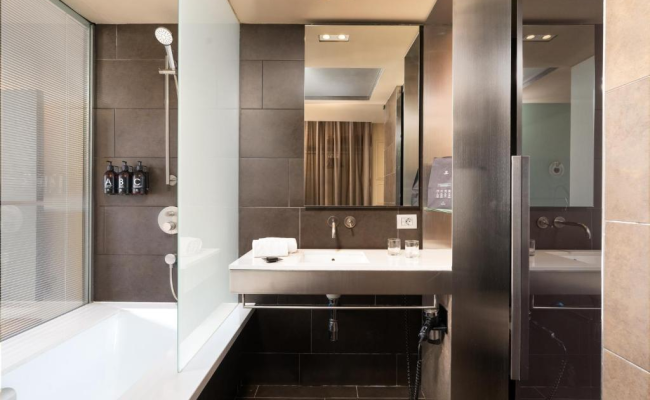B Hotel