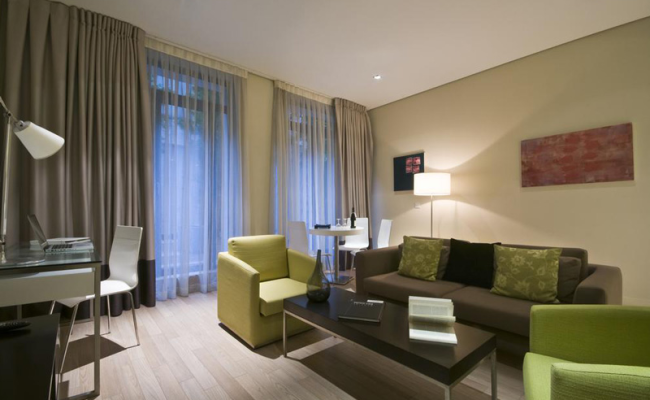 B-Aparthotel Grand Place